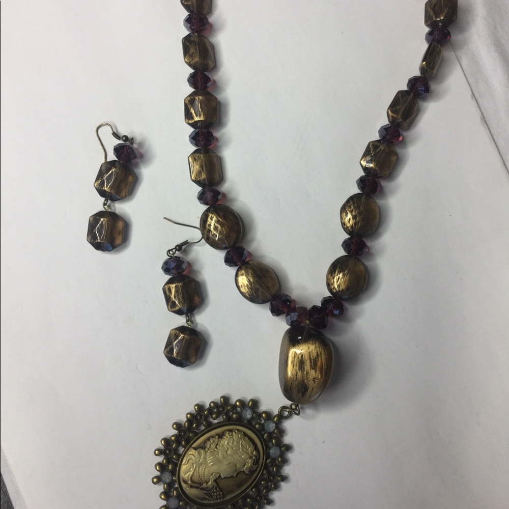 Lady Cameo Necklace and Earrings Set